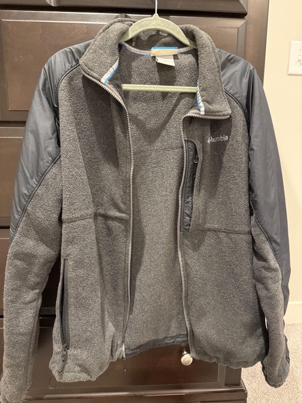 Columbia Men's Dark Gray Fleece Jacket with Black Sleeve Panels